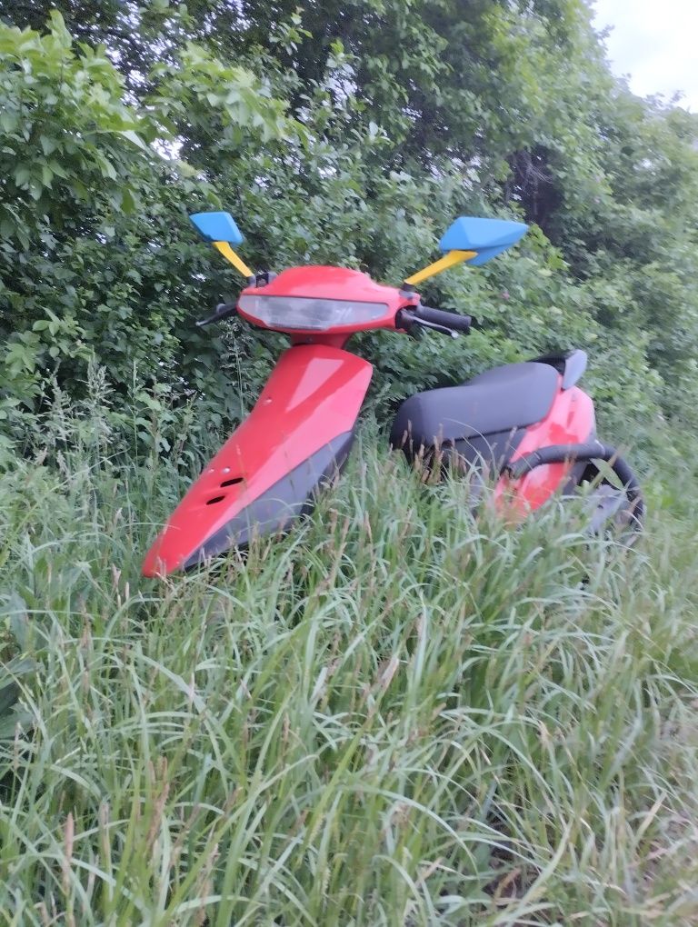 Продаєця скутер Хонда. Діо 28