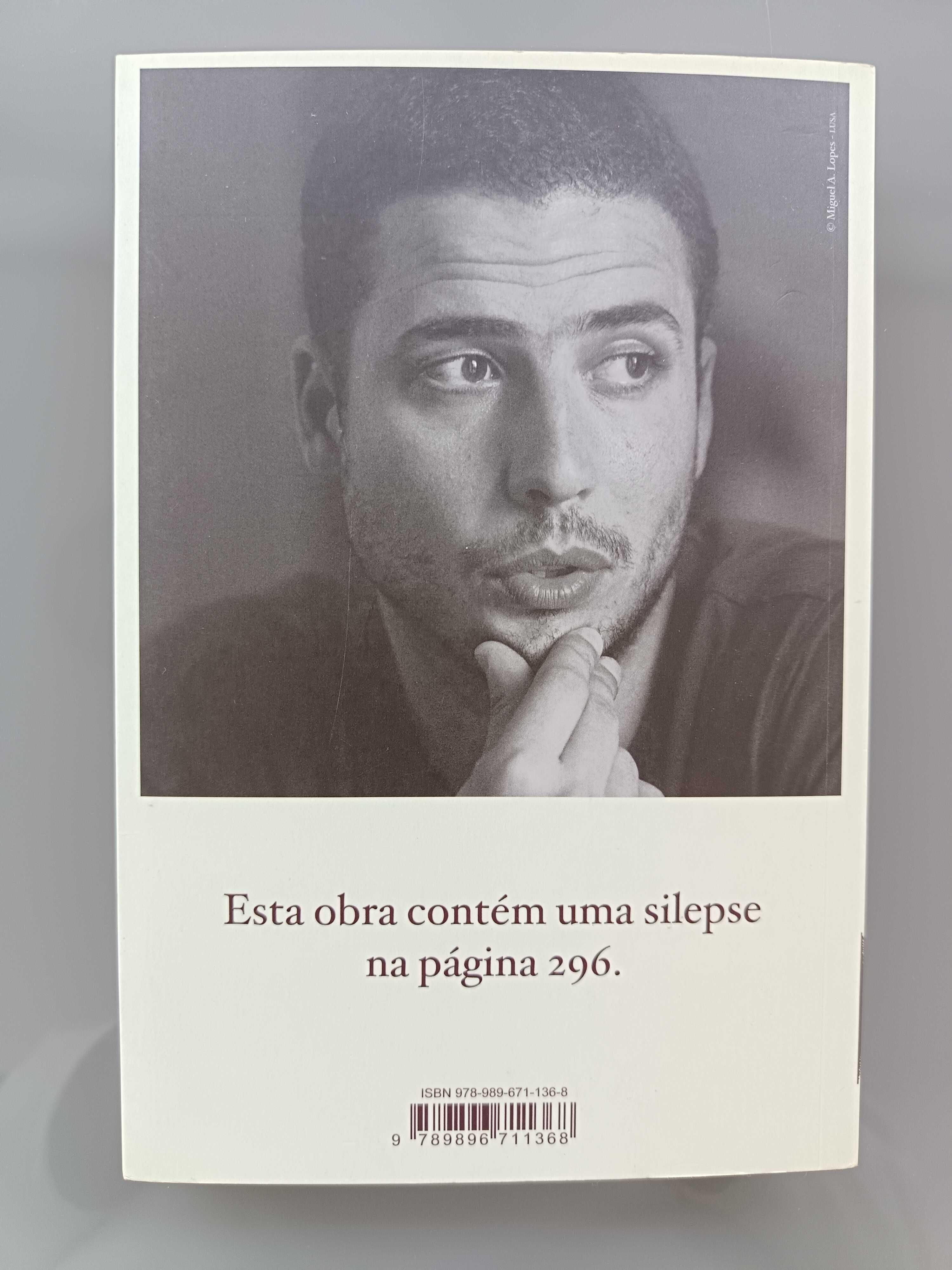 Livro " Mixórdia de Temáticas " de Ricardo Araújo Pereira, como novo.