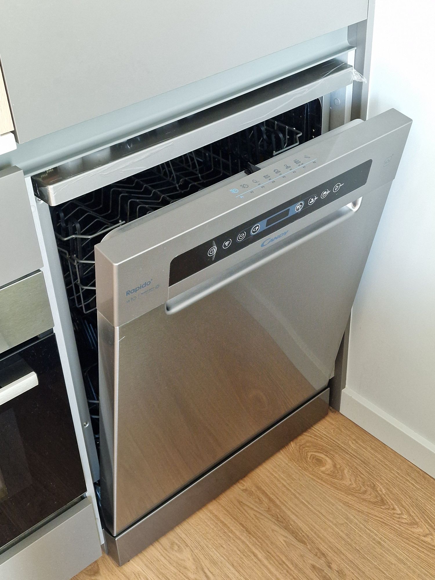 Máquina de lavar loiça CANDY 15 conjuntos CF5C4F0PX