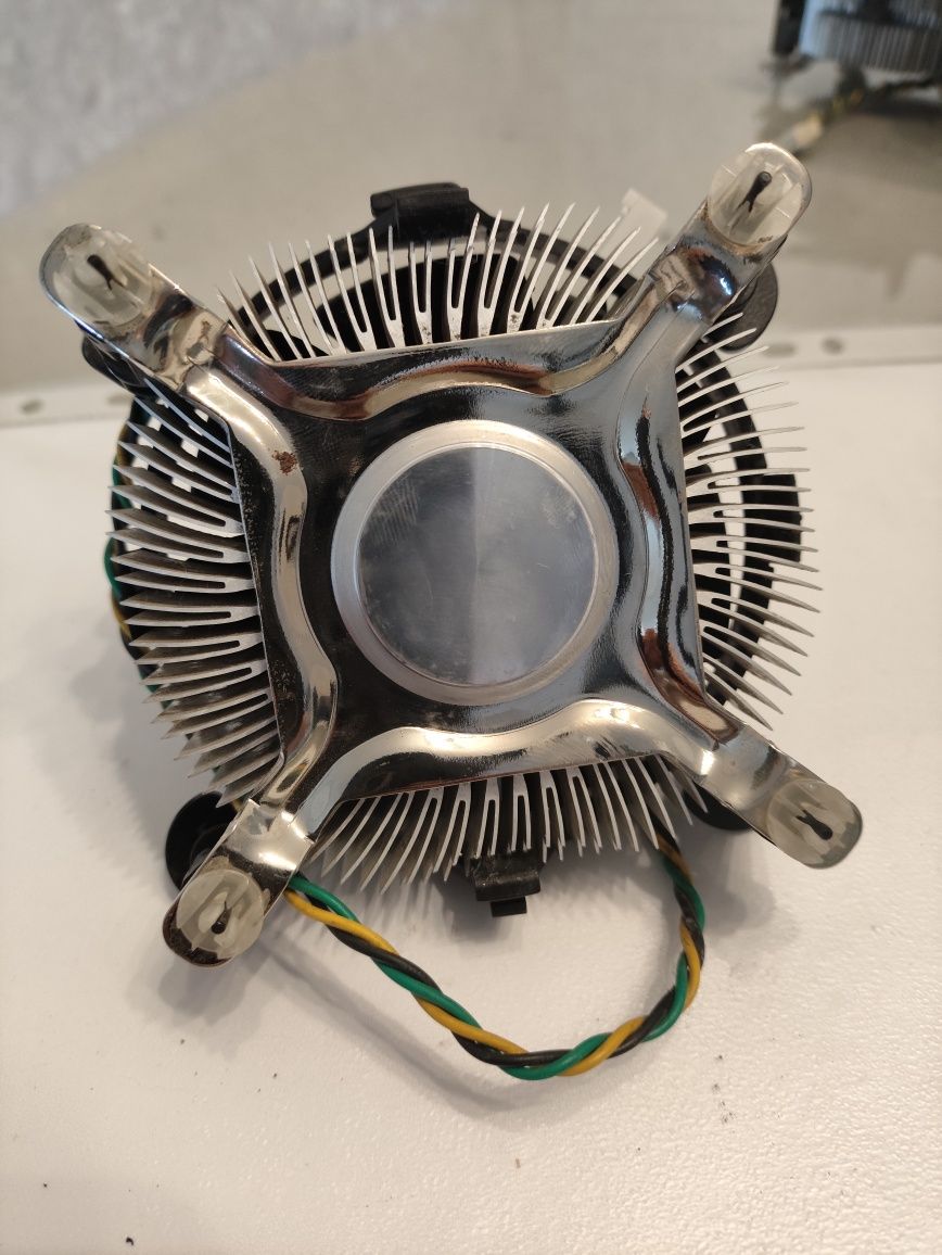 Кулер Intel d75716-001 рабочий б у