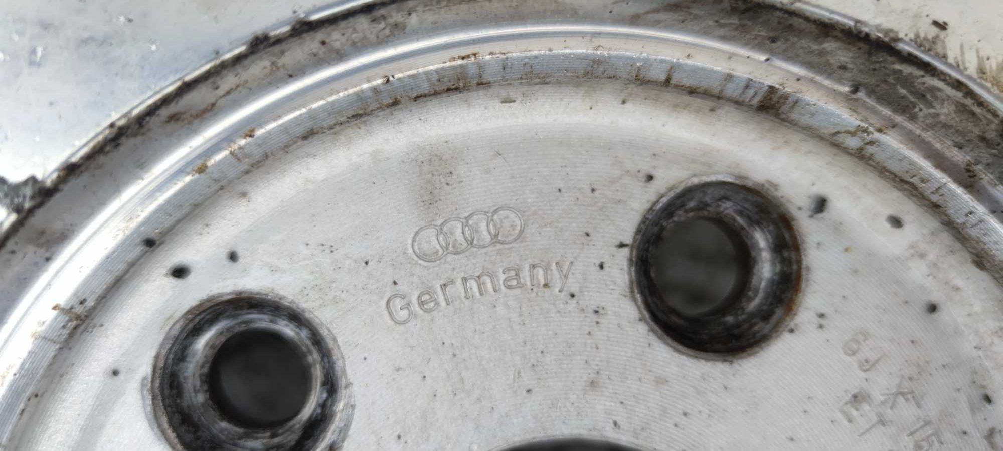 Felgi Aluminiowe Alufelgi Alusy 15" 5x112 6Jx15 ET45 Audi VW Komplet