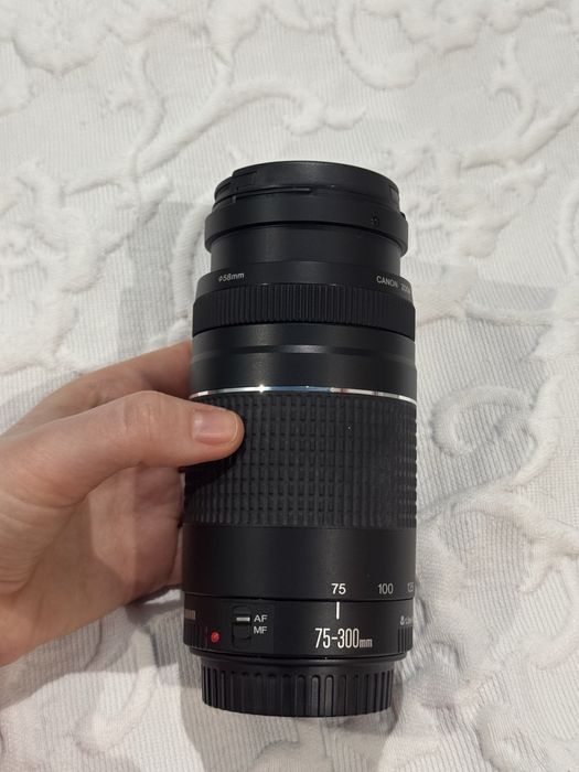 Об'єктив Canon EF 75 - 300mm f/4 - 5.6 iii