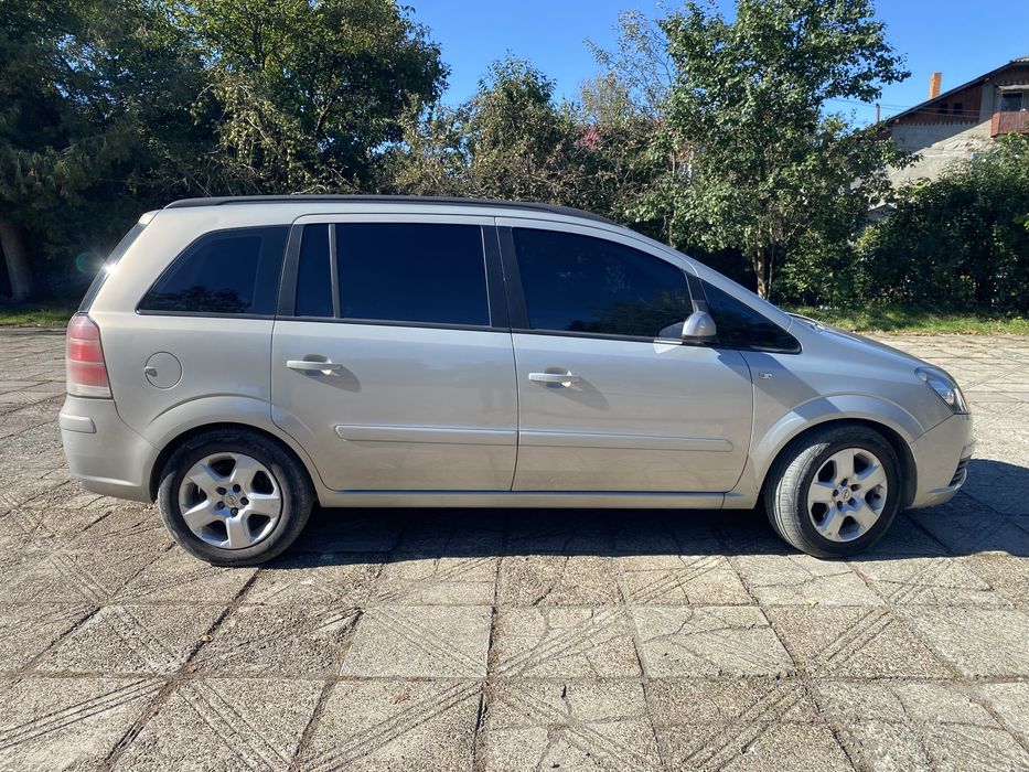 Opel Zafira 2005 рік 1.6 бензин