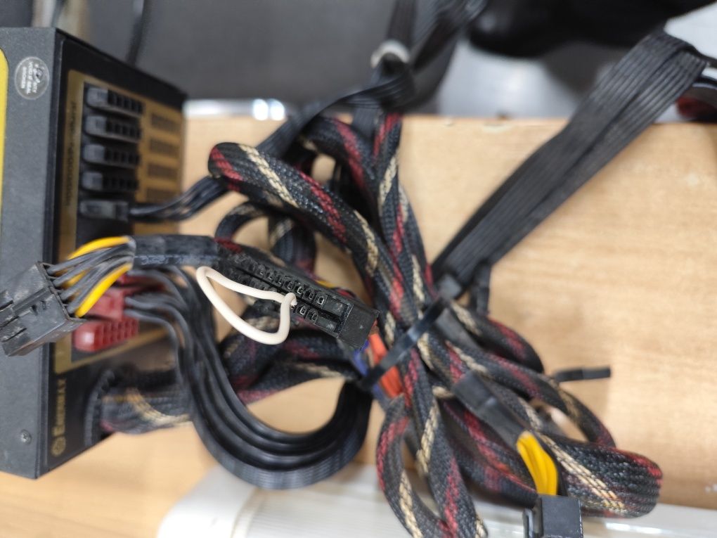 Блок питания 1000W REVOLUTION 87+ ENERMAX (ERV1000EWT-G)