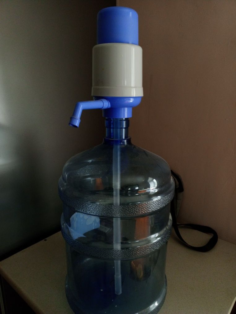 Продам бутыль с помпой