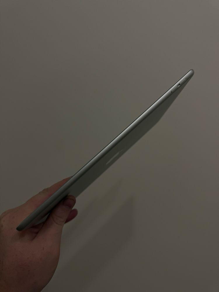 Apple Ipad air3 10.5 2020 Apple pencil  в гарному  стані