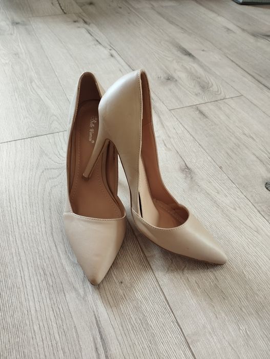 Beżowe szpilki półbuty czółenka buty Belle 39 obcas