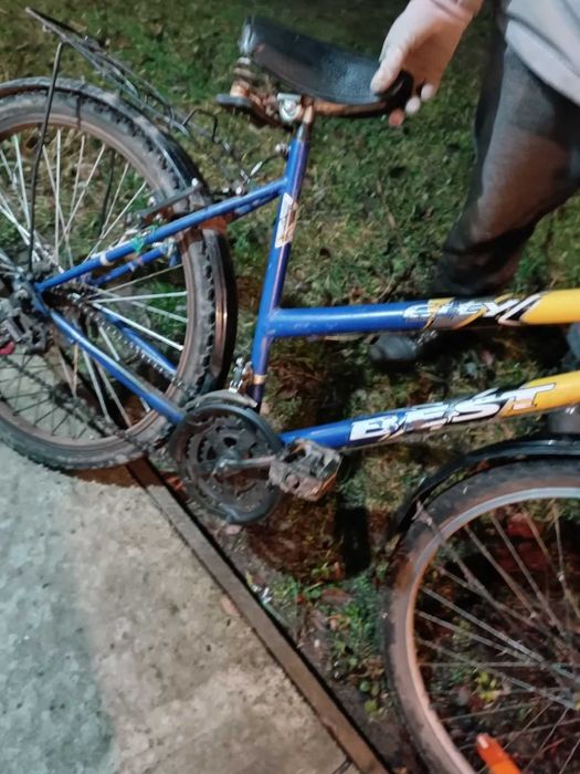 Велосипед дамка  із багажником.