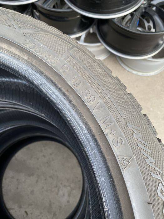 Шини 235 45R19 99V Vredestein Wintrac pro