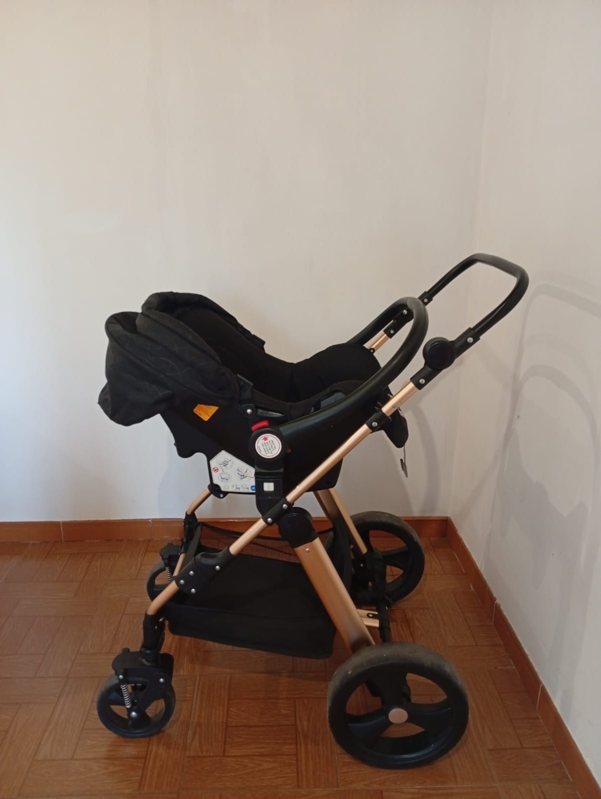 Carrinho 3 em 1 como novo.