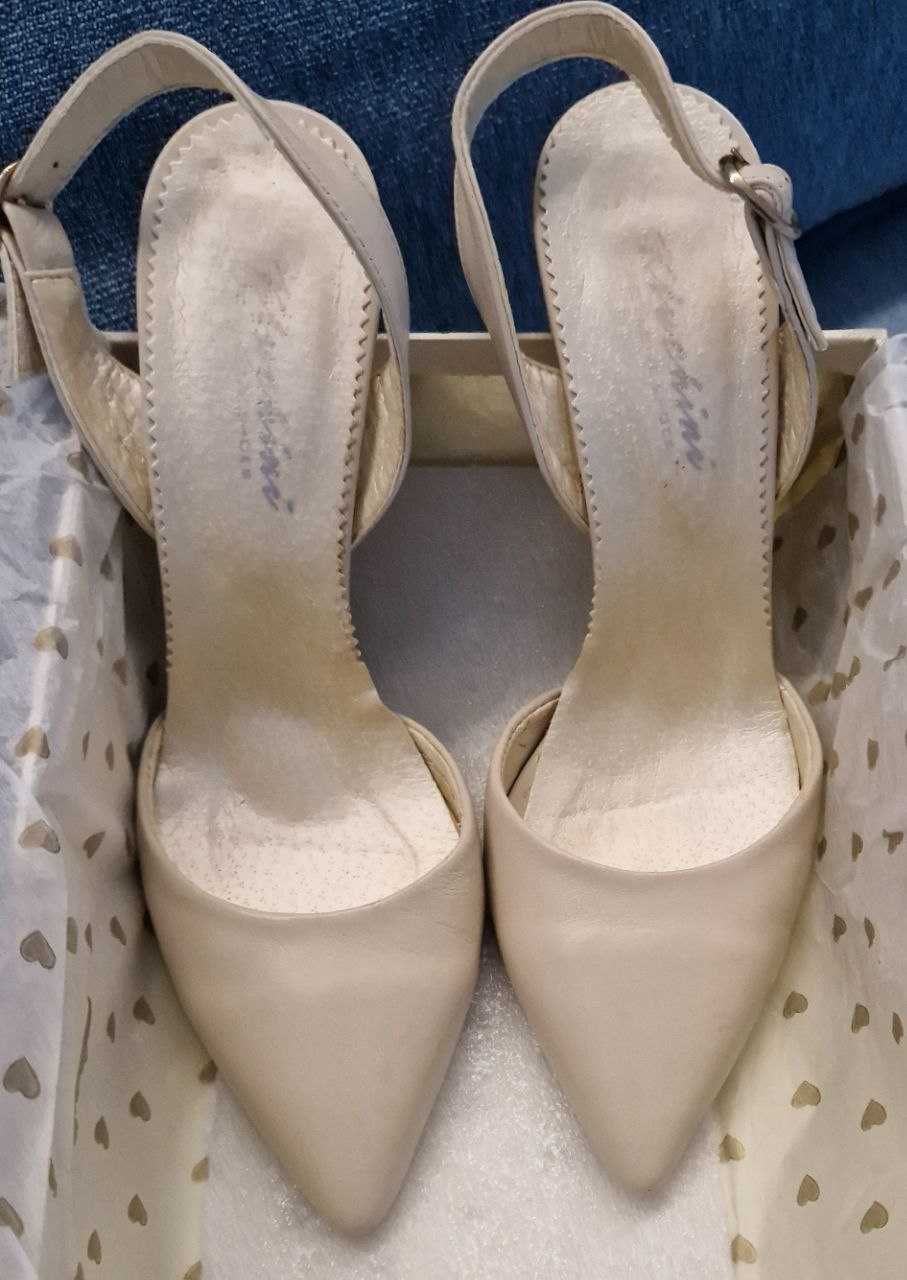 Шкіряні жіночі туфлі на  підборах, бренду  "Cluchini" 38 р.