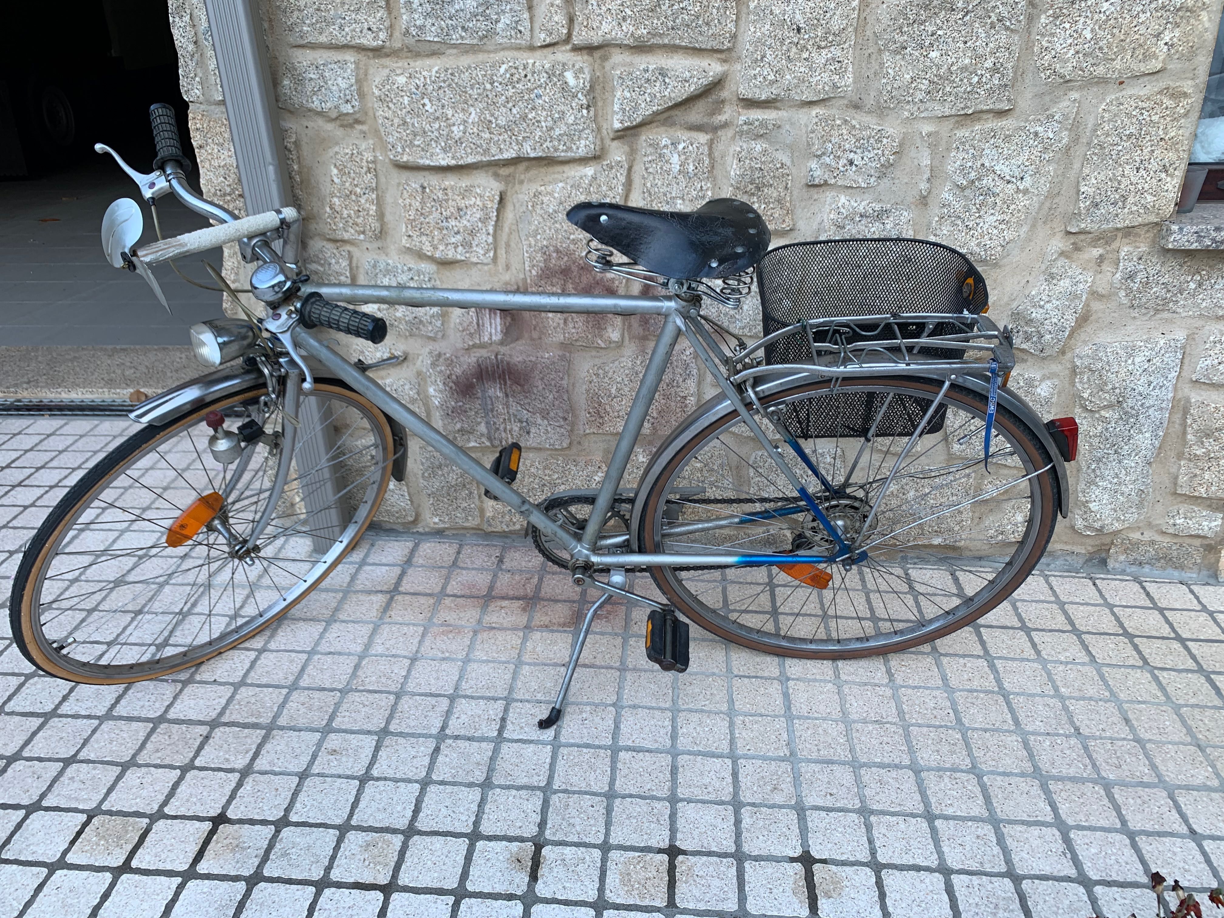Bicicleta pasteleira antiga