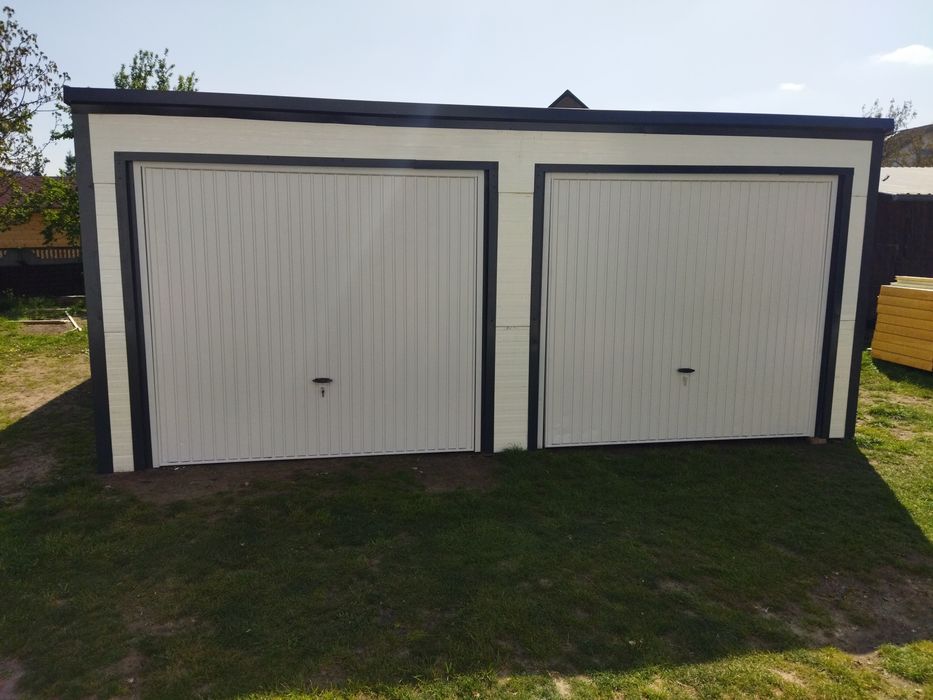 Garaż ocieplany z płyt warstwowych 6x5,8m.