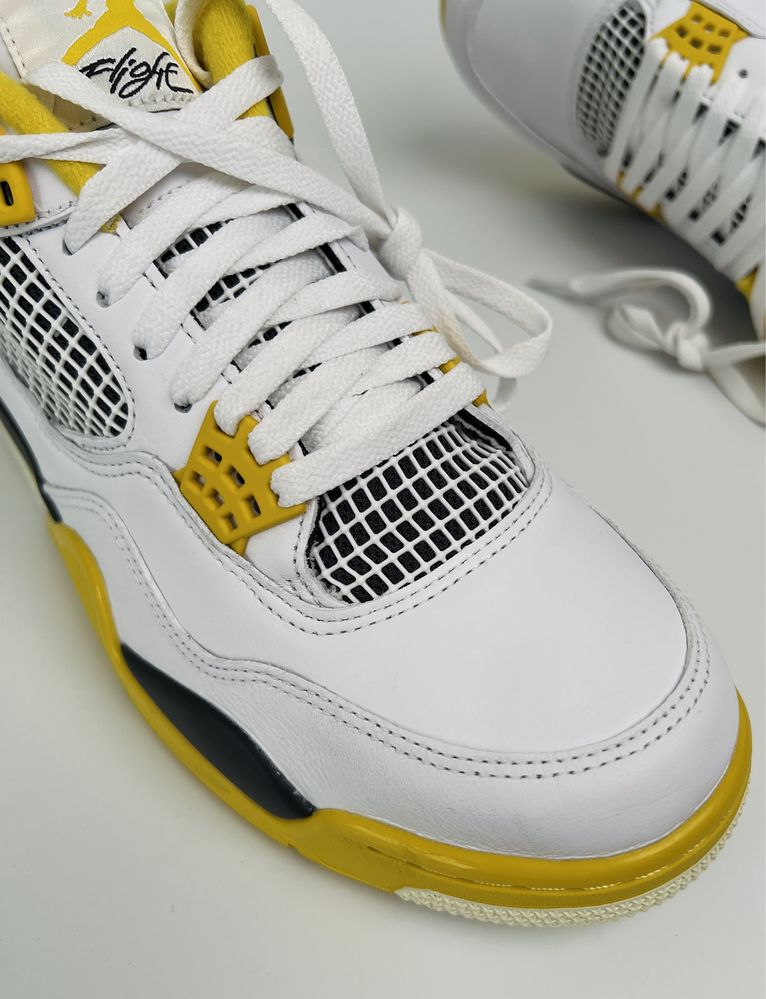 Оригинал Nike Air Jordan 4 Retro Vivide Sulfur (AQ9129 101) джордани
