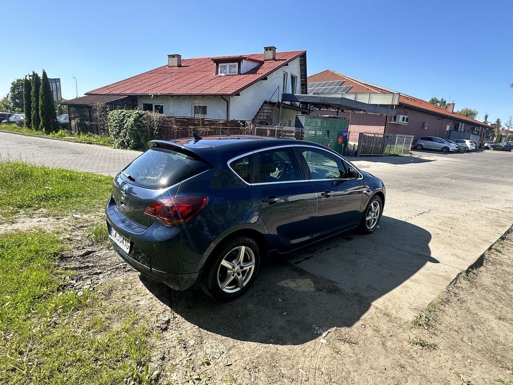 Opel Astra 2012 Doinwestowana Pelna Opcja