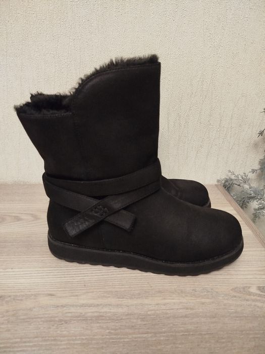 Уггі Sketchers, нові