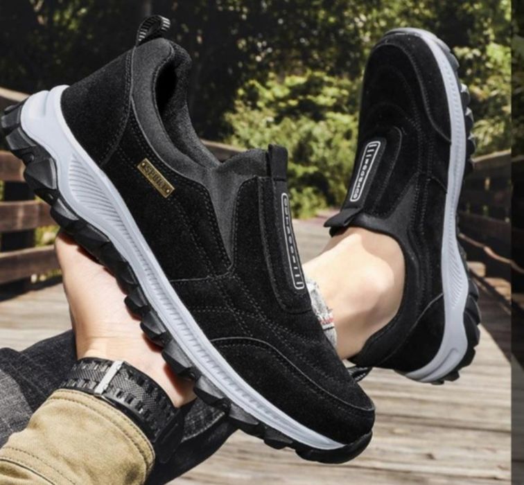 Кросівки чоловічі