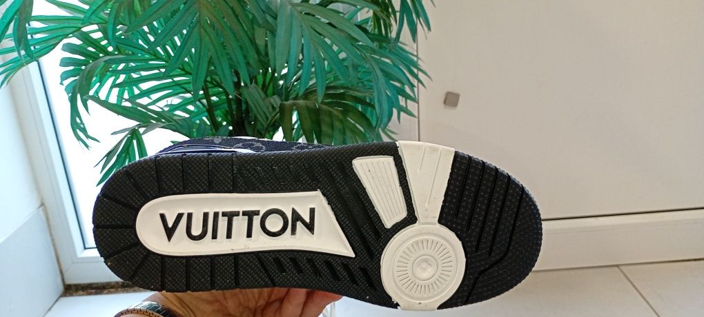 Sapatilha Louis Vuitton