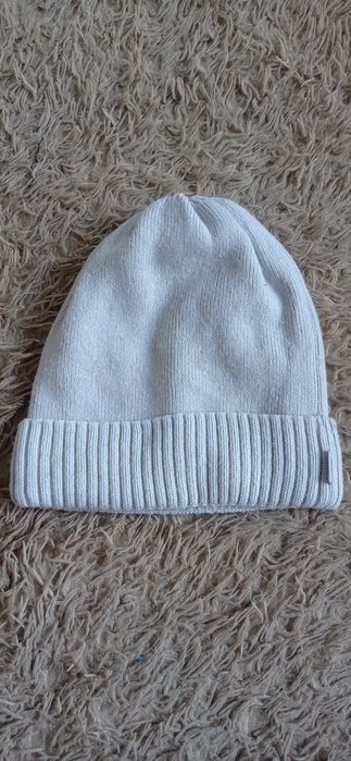 Зимняя шапка женская