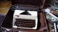 Maszyna do pisania Łucznik 1303 w walizce
