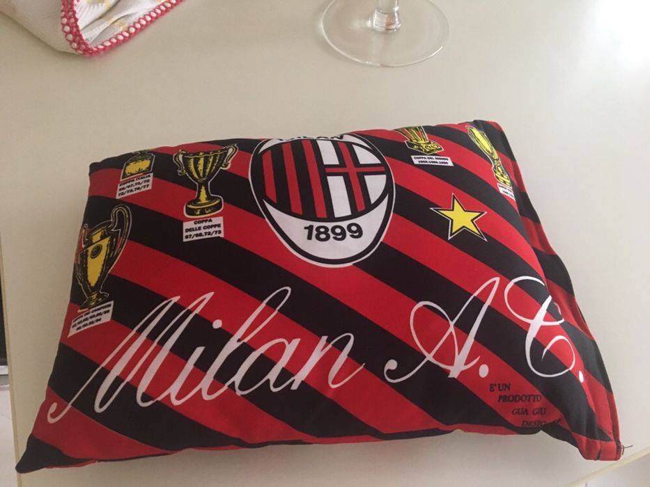 Almofada do Milan oficial