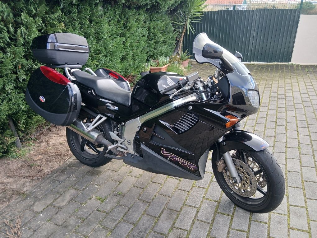 HONDA VFR750 Ano 1994 com Kit de 3 malas de viagem