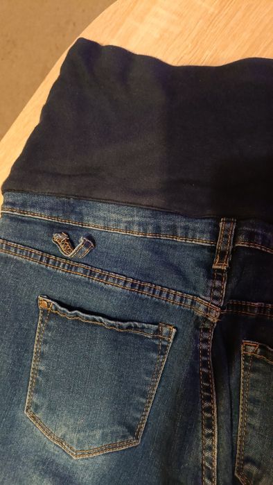 Spodnie ciążowe z dziurami