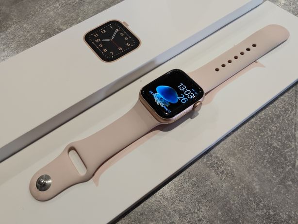 Годинник Apple Watch SE 40mm Gold Alu Pink A2351