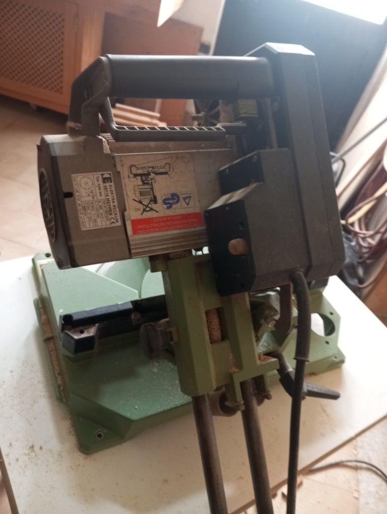 Máquina meia esquadriaa