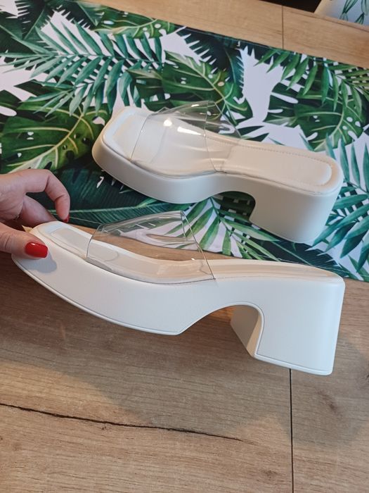 Nowe transparentne klapki na platformie Shein 40