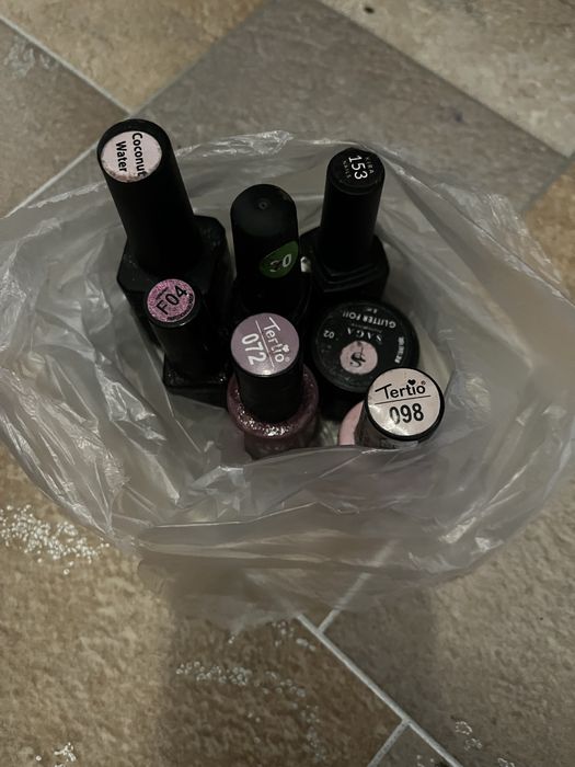 Продам новую лампу для гель лака.  Лаки в подарок .Цена 327 грн.