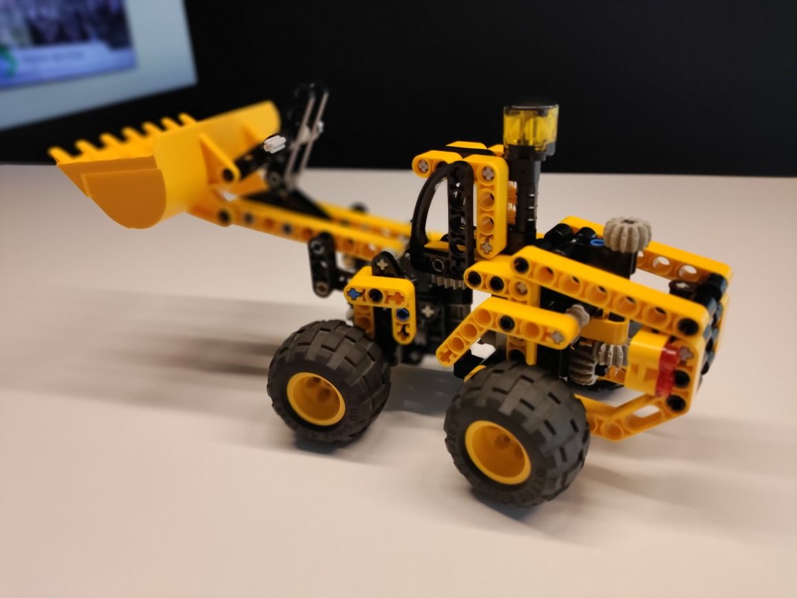 Lego technic 8453 koparka ładowarka