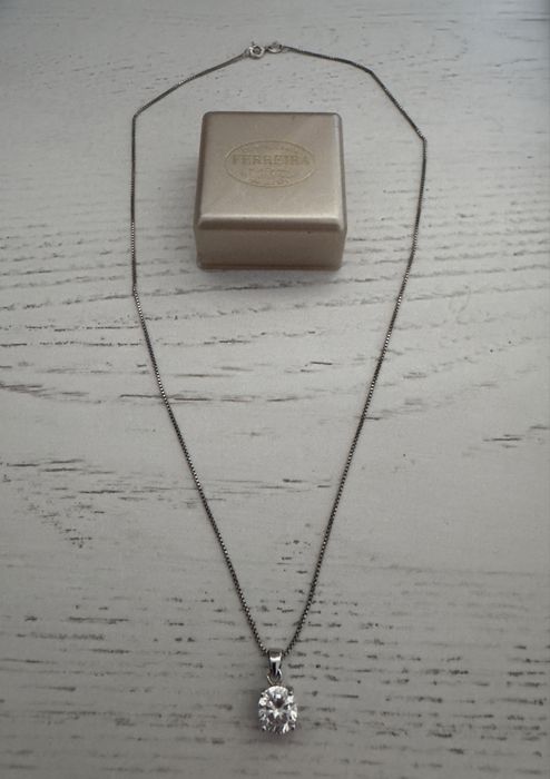 Colar em prata com pendente