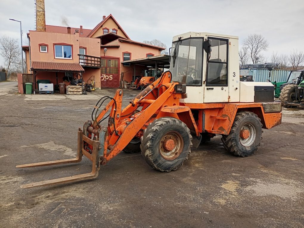 Ładowarka z Schaeff typ 841