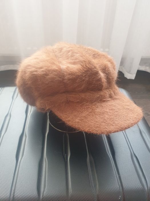 Beret z daszkiem z angory