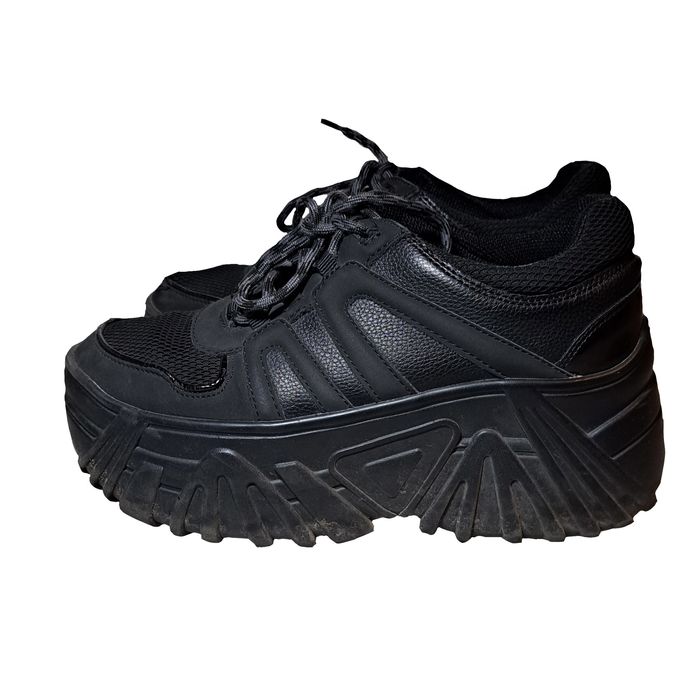 Buty czarne na wysokiej podeszwie