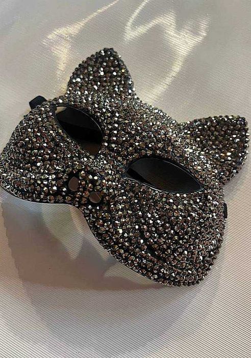 Розкішна маска кішки