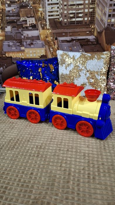 великий потяг із вагоном Юніка