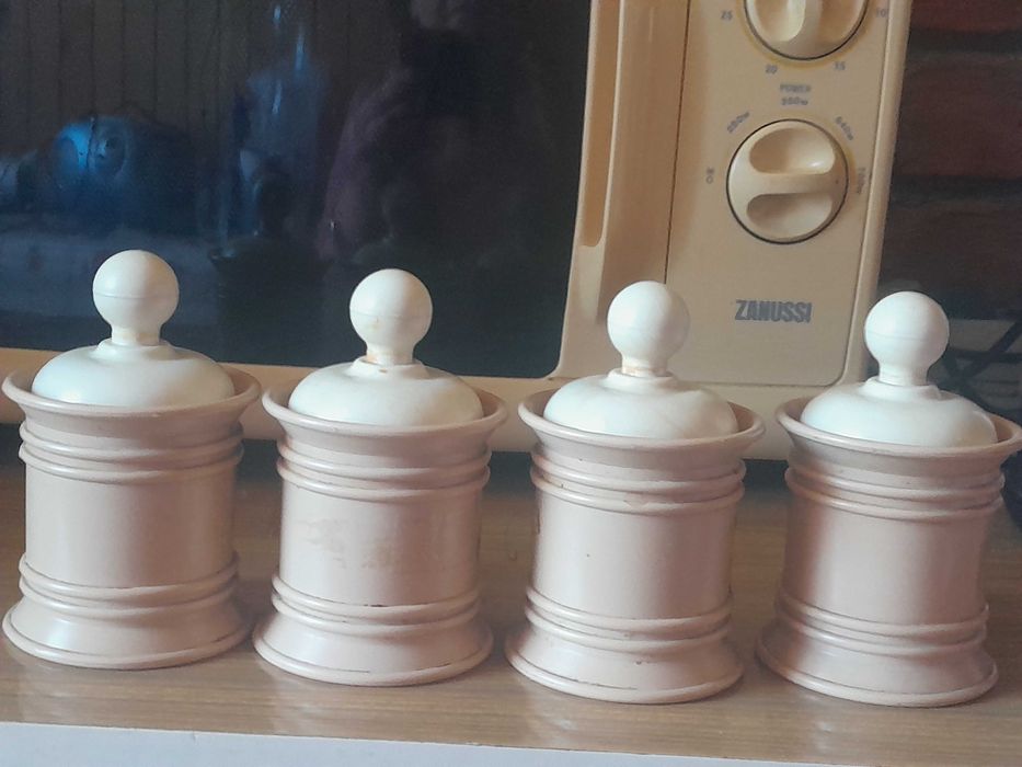 Pojemniki z PRL na przyprawy