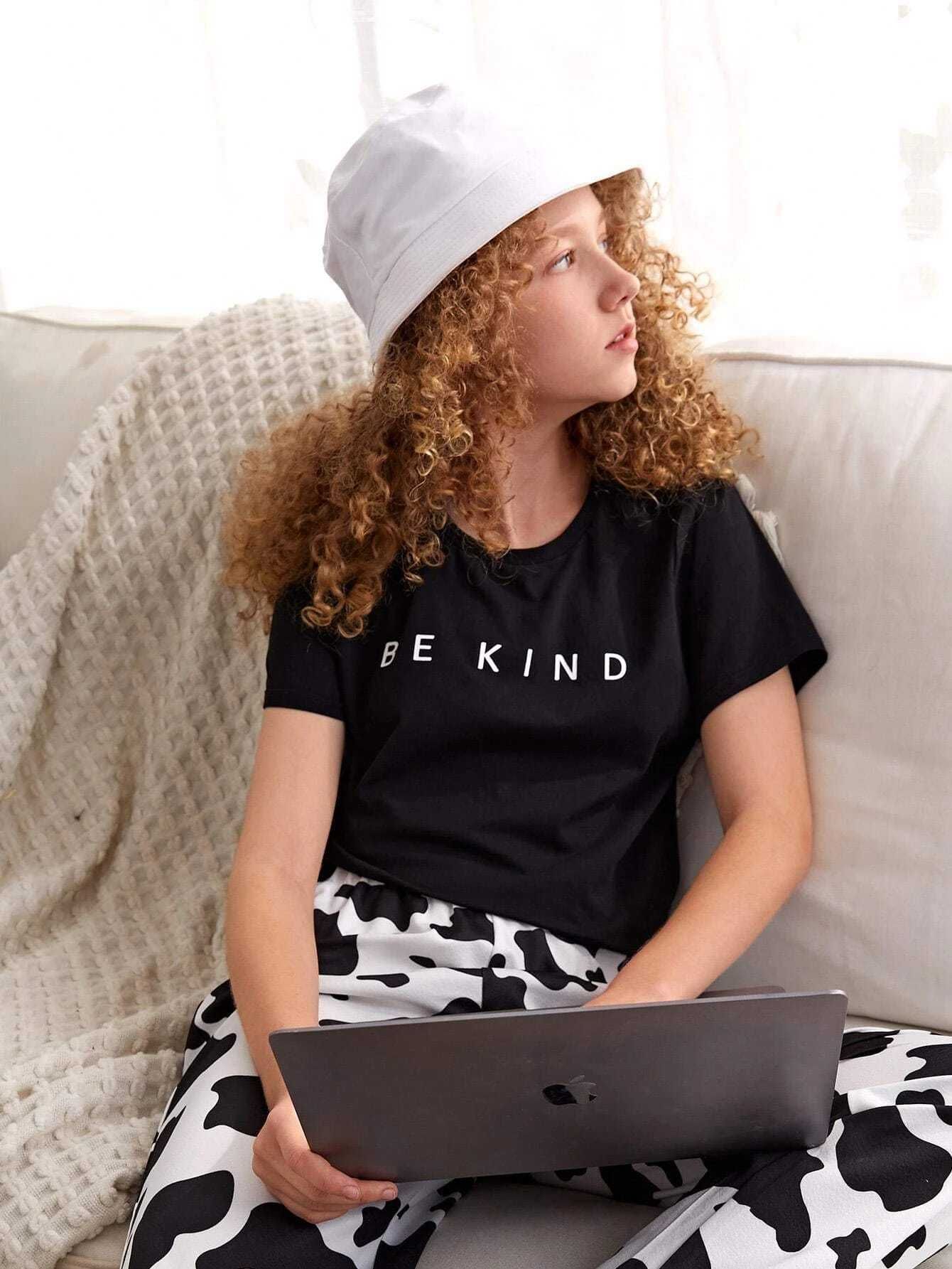 T-shirt Criança Preta Estampado BE KIND