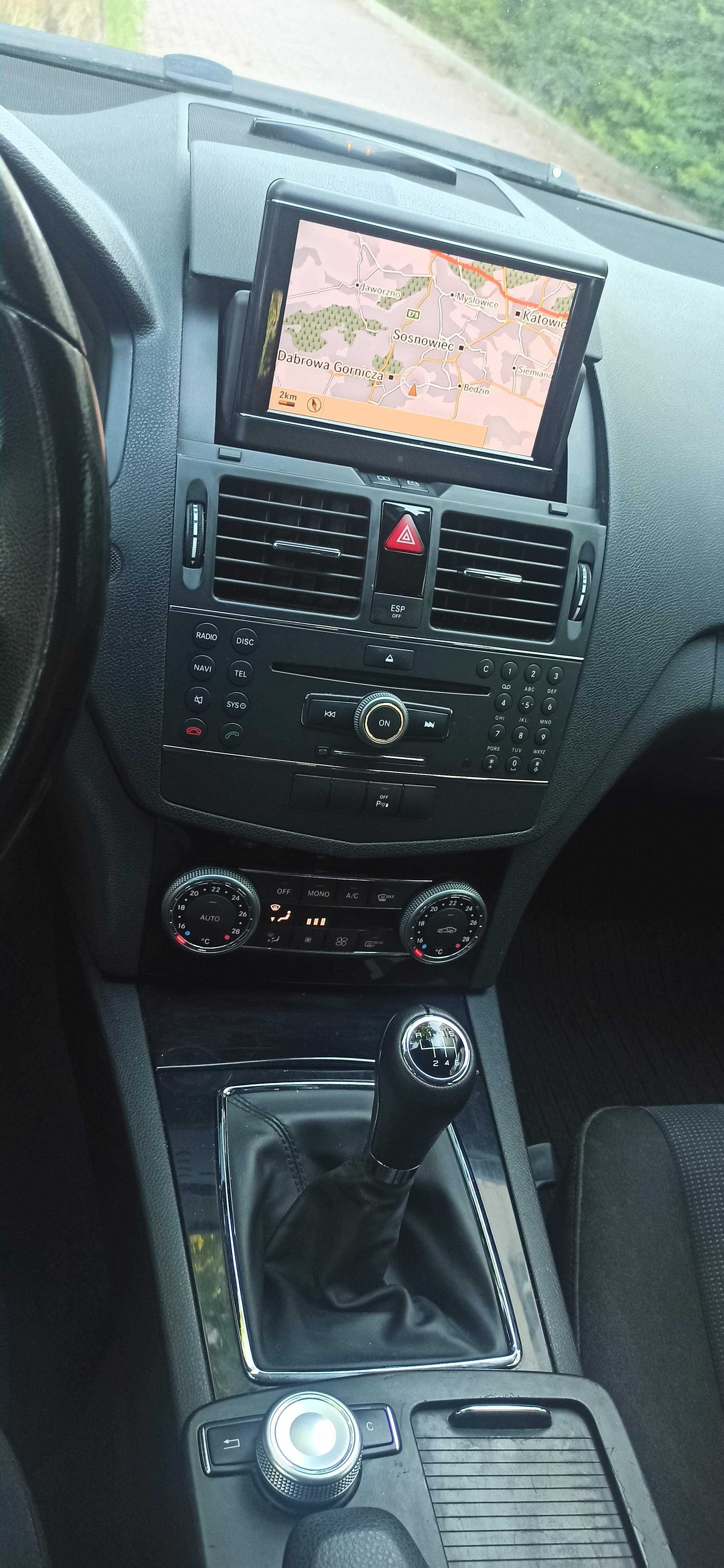 Mercedes W204 kombi C200 kompessor oryginalny lakier bezwypadkowe NAVI