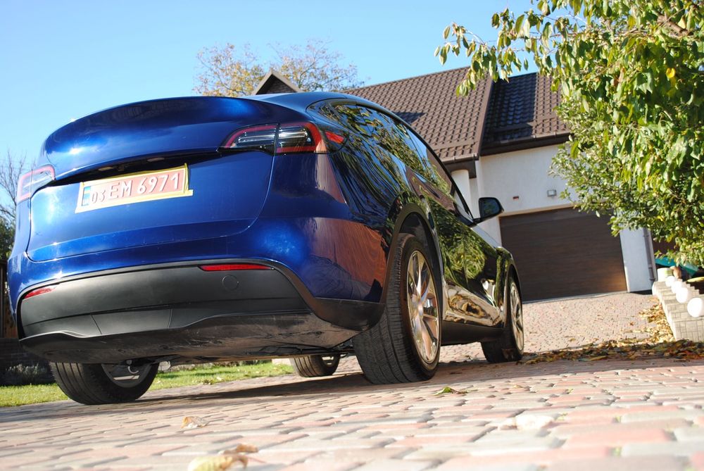Tesla Y 2024 DUAL motor 24k км супер стан!