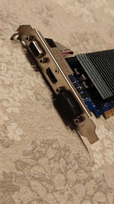 Placa gráfica Asus GeForce GT 710