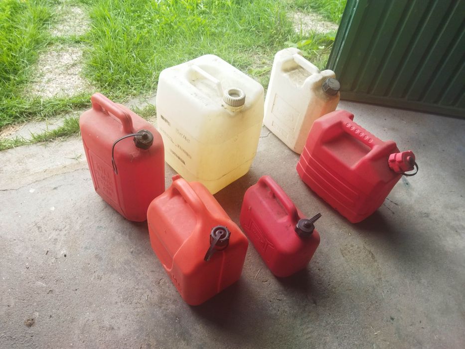 Lote de jerrican jerricans jerricã bidão bidons garrafão gasolina etc