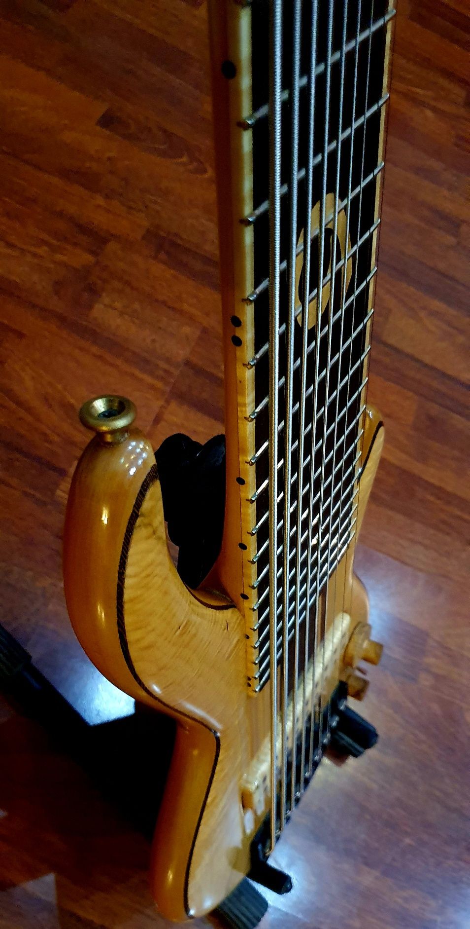 Gitara basowa 9 strun