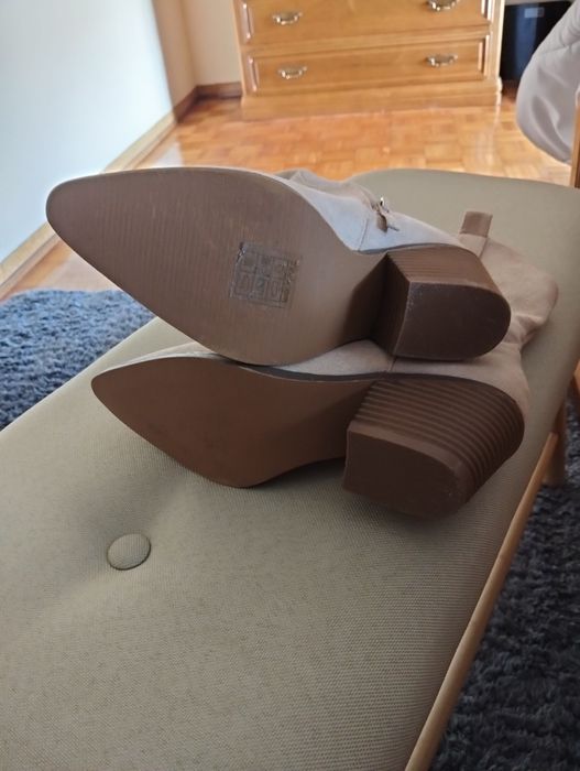 Botas em camurça 36