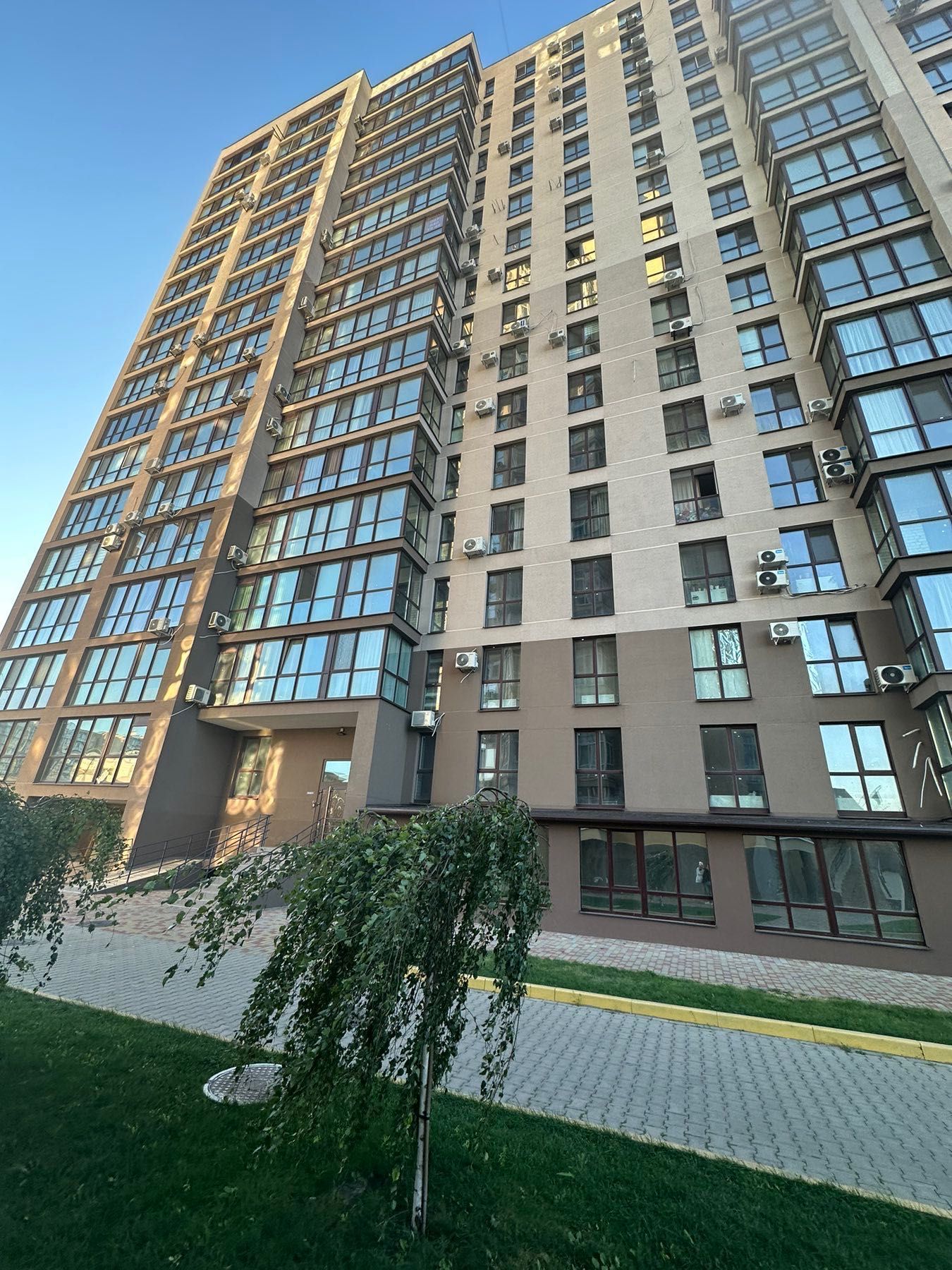 Продам  1 ком квартиру Best House Победа 1