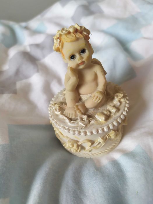 Szkatułka na biżuterię aniołek figurka dziecko dekoracja ozdoba