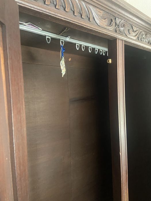 Armário roupeiro em bom estado geral desocupar