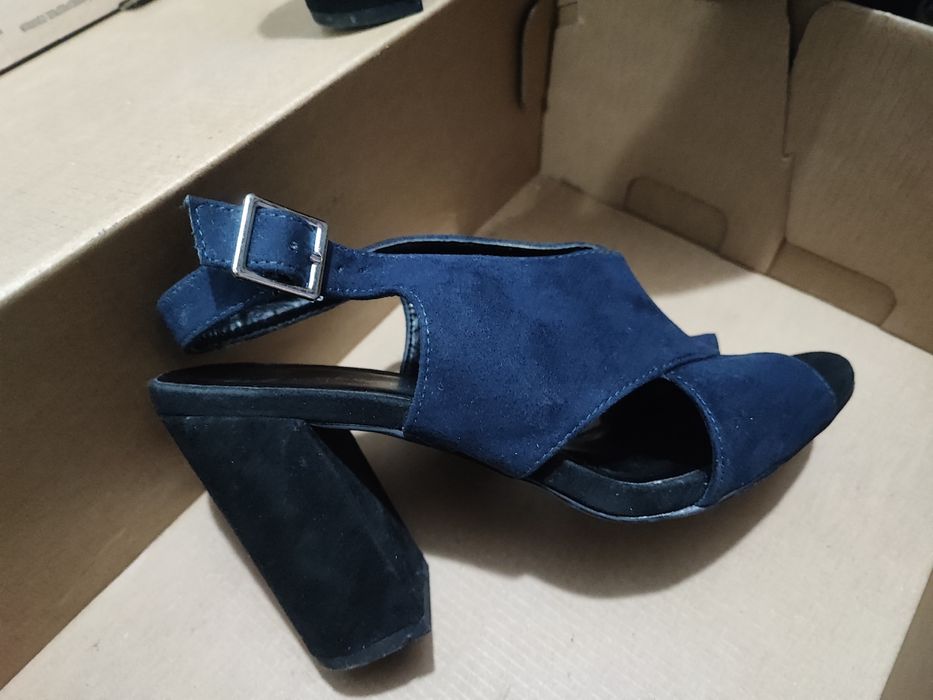 Buty na słupku r. 37